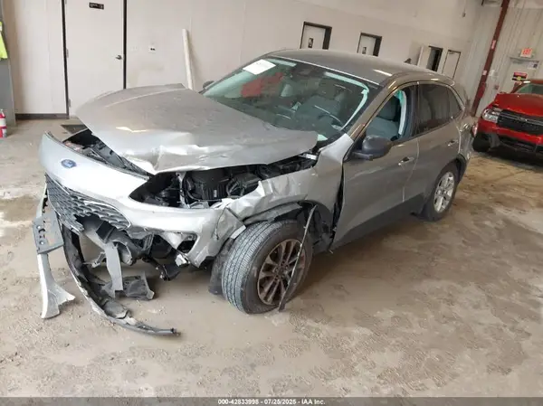 1FMCU9G6XNUB30640 2022 FORD ESCAPE - Image 2
