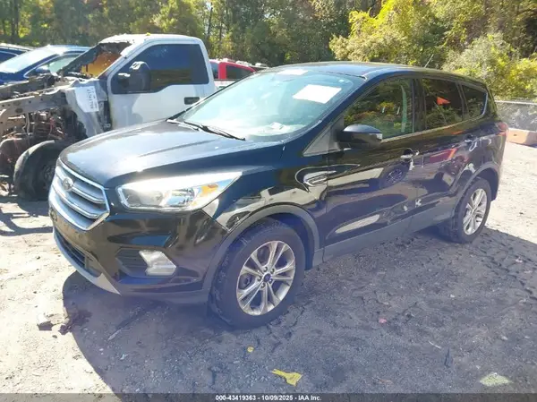 1FMCU9G90HUB30712 2017 FORD ESCAPE - Image 2