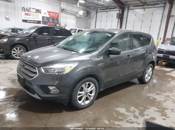 1FMCU9G90HUC89018 2017 FORD ESCAPE - Image 2