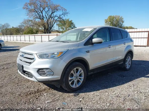 1FMCU9G91HUB61757 2017 FORD ESCAPE - Image 2