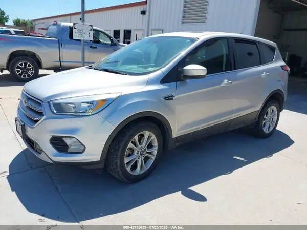 1FMCU9G92HUB67602 2017 FORD ESCAPE - Image 2