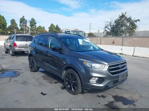 1FMCU9G92HUC02588 2017 FORD ESCAPE - Image 1