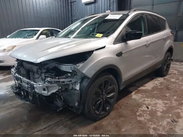 1FMCU9G93HUF00518 2017 FORD ESCAPE - Image 2
