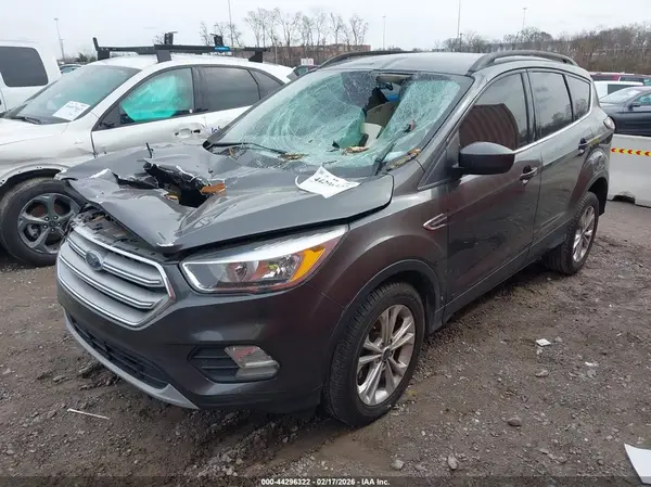 1FMCU9G93JUC65009 2018 FORD ESCAPE - Image 2