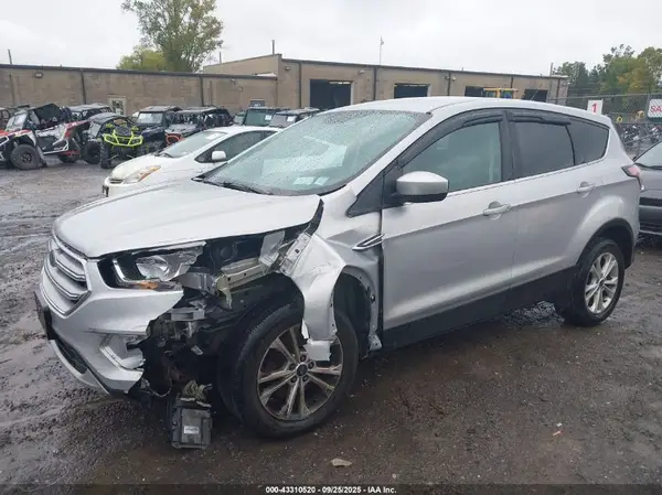 1FMCU9G94HUB27554 2017 FORD ESCAPE - Image 2