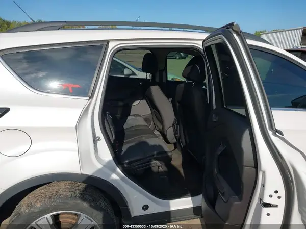 1FMCU9G94HUB77175 2017 FORD ESCAPE - Image 8