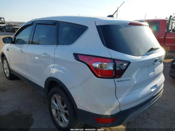 1FMCU9G94HUC88938 2017 FORD ESCAPE - Image 2