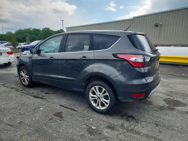 1FMCU9G94HUD66795 2017 FORD ESCAPE - Image 2