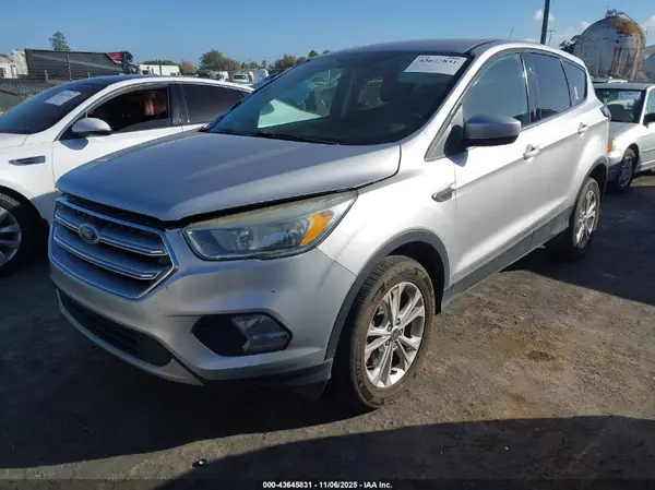 1FMCU9G95HUA39614 2017 FORD ESCAPE - Image 2