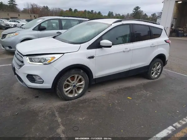 1FMCU9G95HUC12676 2017 FORD ESCAPE - Image 2