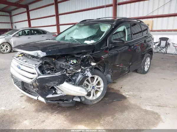1FMCU9G96HUA98235 2017 FORD ESCAPE - Image 2
