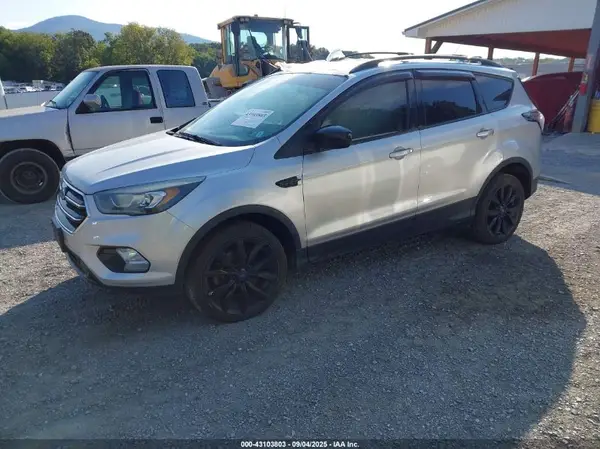 1FMCU9G96HUD50940 2017 FORD ESCAPE - Image 2