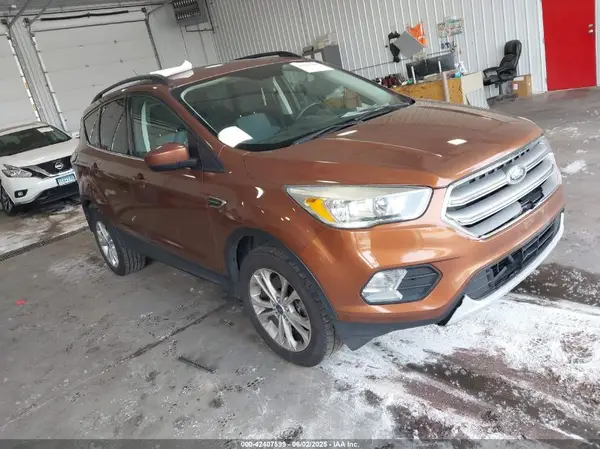 1FMCU9G97HUA05884 2017 FORD ESCAPE - Image 1
