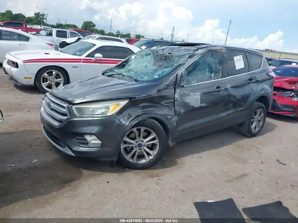 1FMCU9G97HUC96547 2017 FORD ESCAPE - Image 2