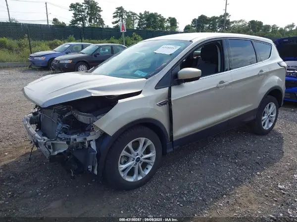 1FMCU9G98HUD02212 2017 FORD ESCAPE - Image 2