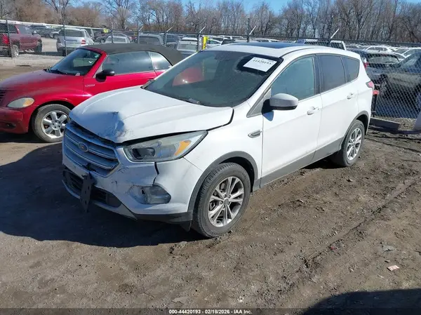 1FMCU9G99HUB04240 2017 FORD ESCAPE - Image 2
