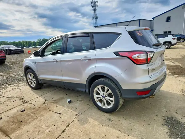 1FMCU9G99HUC52243 2017 FORD ESCAPE - Image 2