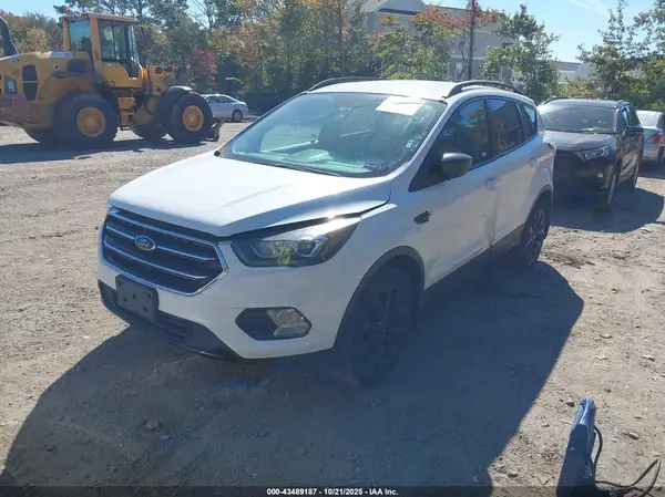 1FMCU9G9XHUB11682 2017 FORD ESCAPE - Image 2
