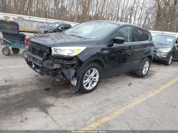 1FMCU9GD0HUA18240 2017 FORD ESCAPE - Image 2