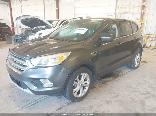 1FMCU9GD0HUD09465 2017 FORD ESCAPE - Image 2