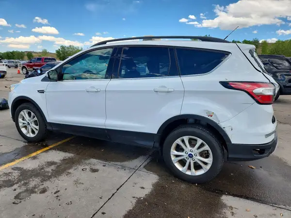 1FMCU9GD0JUA97527 2018 FORD ESCAPE - Image 2