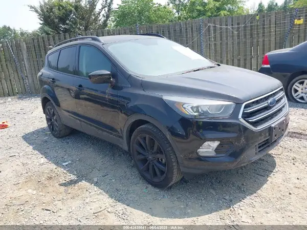 1FMCU9GD0JUB01561 2018 FORD ESCAPE - Image 1