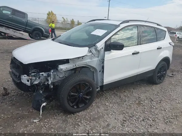 1FMCU9GD0JUB28663 2018 FORD ESCAPE - Image 2