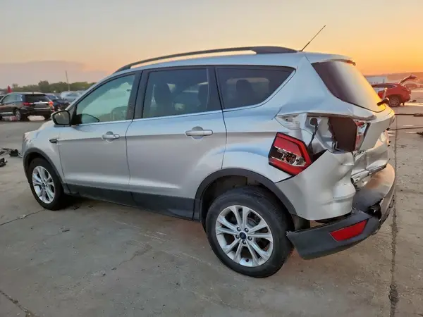 1FMCU9GD0JUB93710 2018 FORD ESCAPE - Image 2