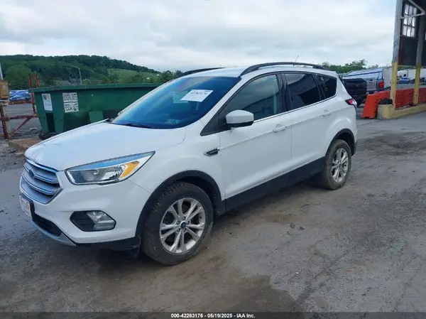 1FMCU9GD0JUC30075 2018 FORD ESCAPE - Image 2