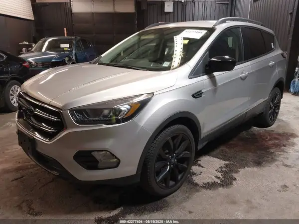 1FMCU9GD0JUD33111 2018 FORD ESCAPE - Image 2