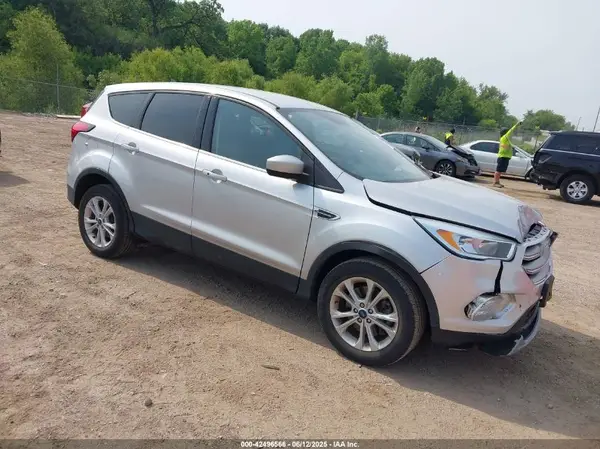1FMCU9GD0KUA98372 2019 FORD ESCAPE - Image 1