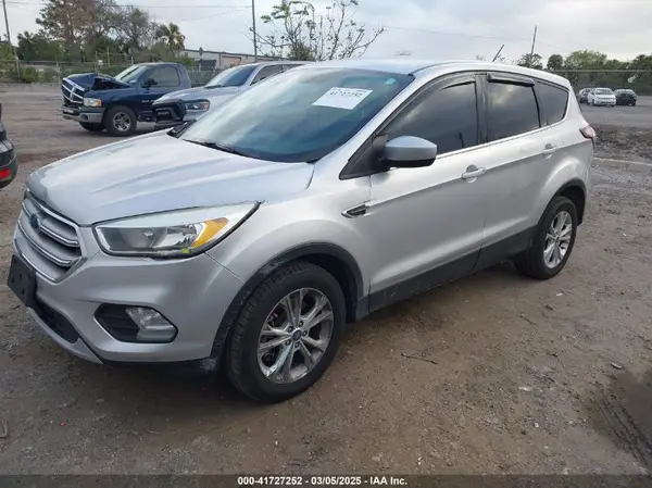 1FMCU9GD1HUC70238 2017 FORD ESCAPE - Image 2