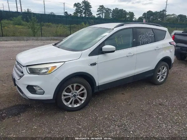1FMCU9GD1JUA17586 2018 FORD ESCAPE - Image 2