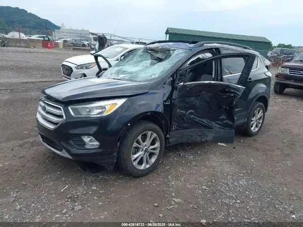 1FMCU9GD1JUB28557 2018 FORD ESCAPE - Image 2