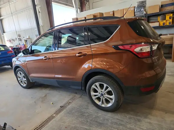 1FMCU9GD2HUB89586 2017 FORD ESCAPE - Image 2