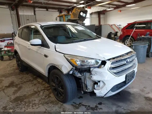 1FMCU9GD2HUC27270 2017 FORD ESCAPE - Image 1