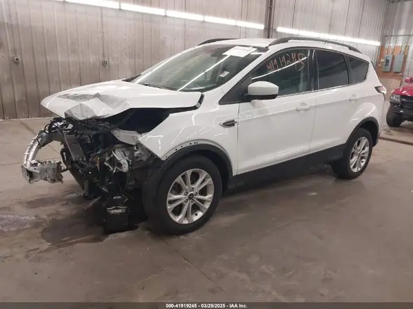 1FMCU9GD2JUB17518 2018 FORD ESCAPE - Image 2