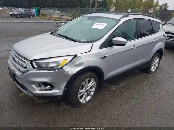 1FMCU9GD2JUB74818 2018 FORD ESCAPE - Image 2