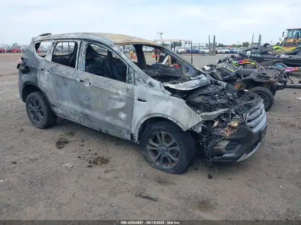 1FMCU9GD3HUA83907 2017 FORD ESCAPE - Image 1