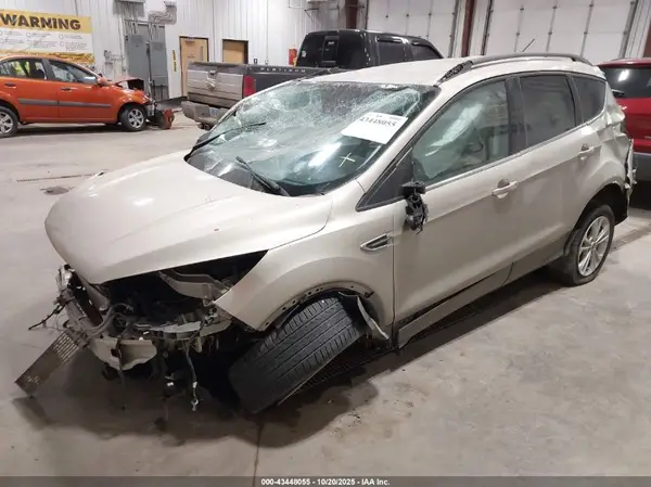 1FMCU9GD3JUA56048 2018 FORD ESCAPE - Image 2