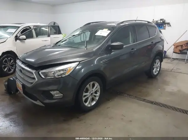 1FMCU9GD3JUA61945 2018 FORD ESCAPE - Image 2