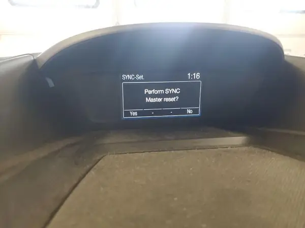 1FMCU9GD3JUB17382 2018 FORD ESCAPE - Image 1