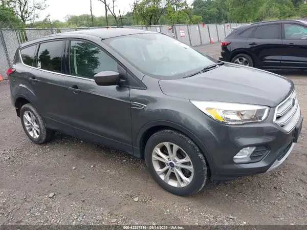 1FMCU9GD3KUA67083 2019 FORD ESCAPE - Image 1