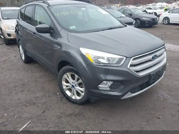 1FMCU9GD4JUB18752 2018 FORD ESCAPE - Image 1