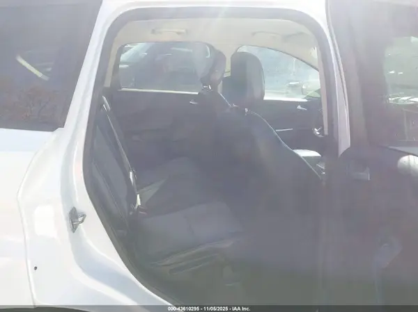 1FMCU9GD4JUB67661 2018 FORD ESCAPE - Image 8