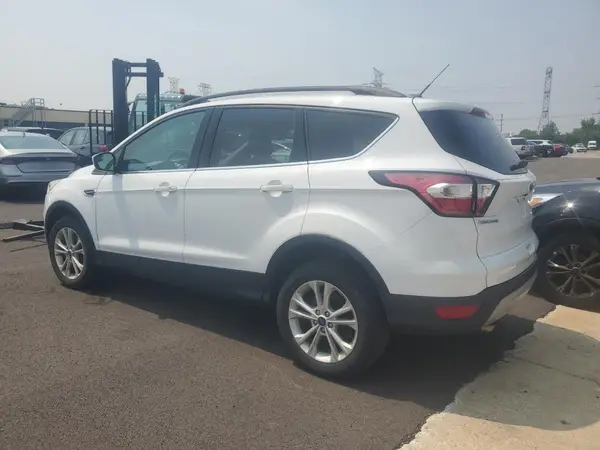 1FMCU9GD4JUD16716 2018 FORD ESCAPE - Image 2