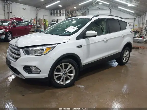 1FMCU9GD4JUD46721 2018 FORD ESCAPE - Image 2
