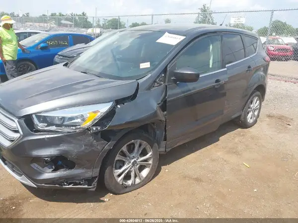 1FMCU9GD4KUA00587 2019 FORD ESCAPE - Image 2