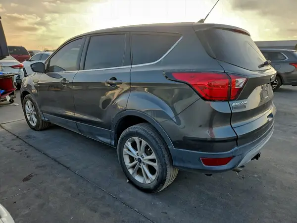 1FMCU9GD4KUA36005 2019 FORD ESCAPE - Image 2