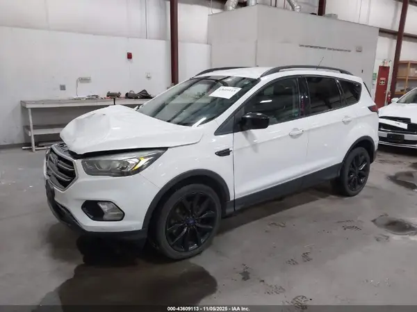 1FMCU9GD5HUA50987 2017 FORD ESCAPE - Image 2